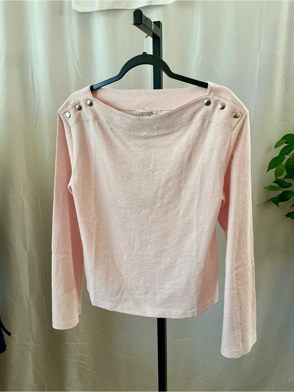 Nation LTD Rochelle Boatneck Tee Blush Snap Shoulder Top M NWT - Picture 6 of 12